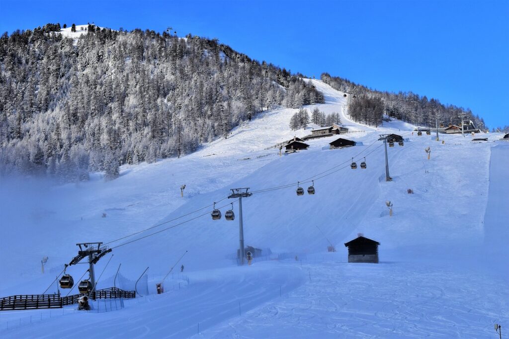 ski-slope-3901010_1280